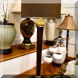 L07. Wood and brass table lamp. 